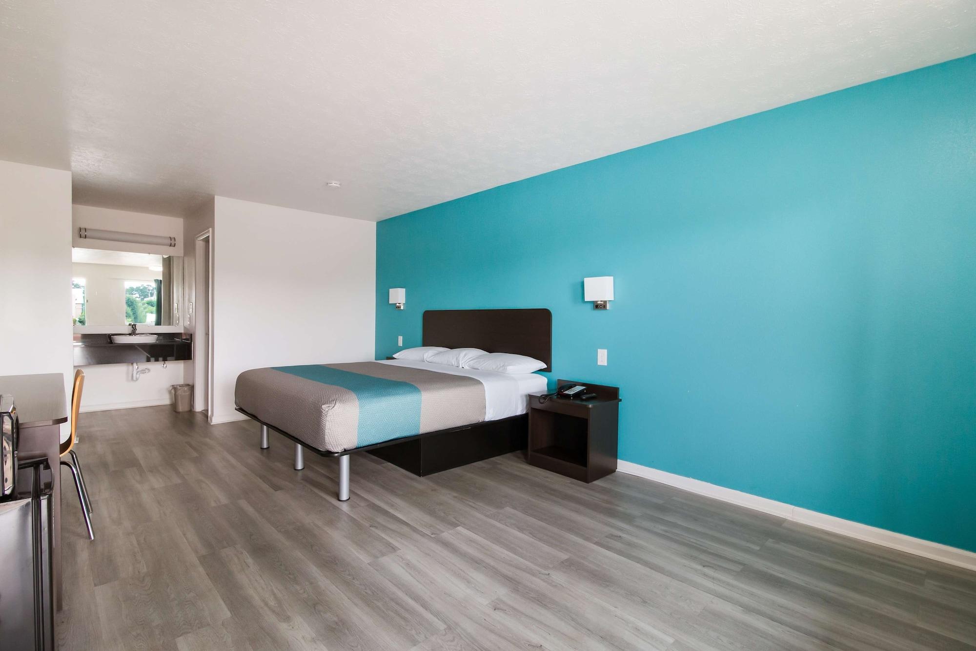 Motel 6-Metropolis, Il Luaran gambar