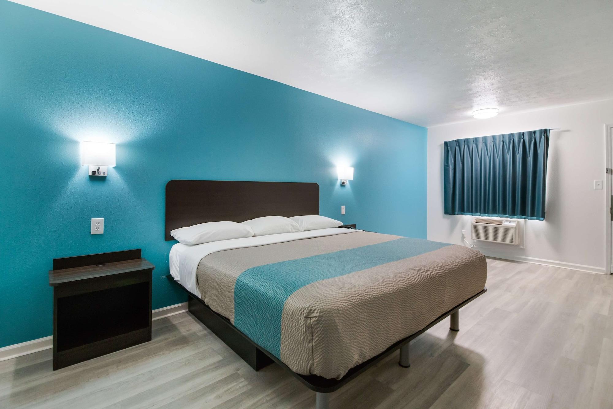 Motel 6-Metropolis, Il Luaran gambar