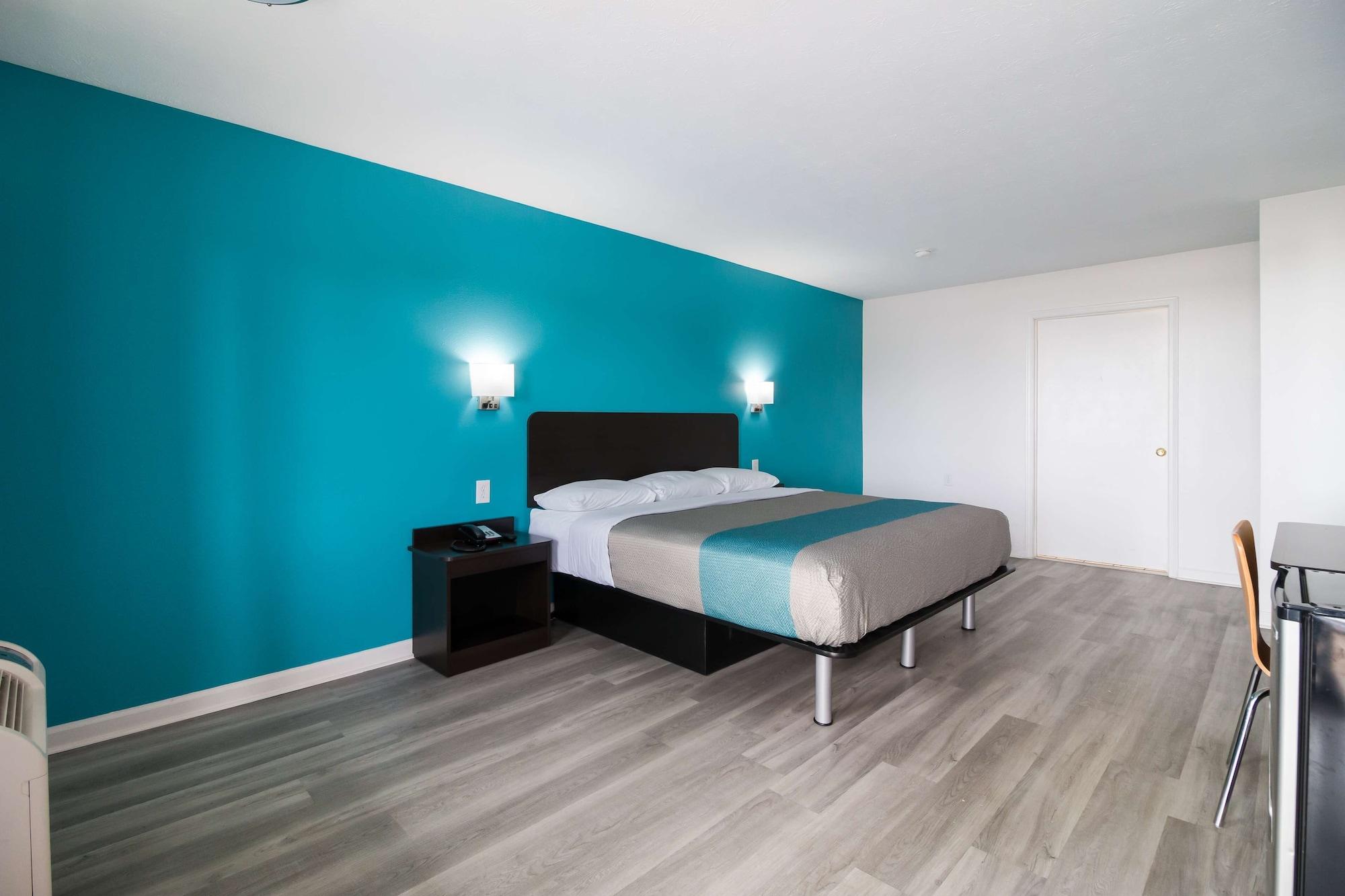 Motel 6-Metropolis, Il Luaran gambar