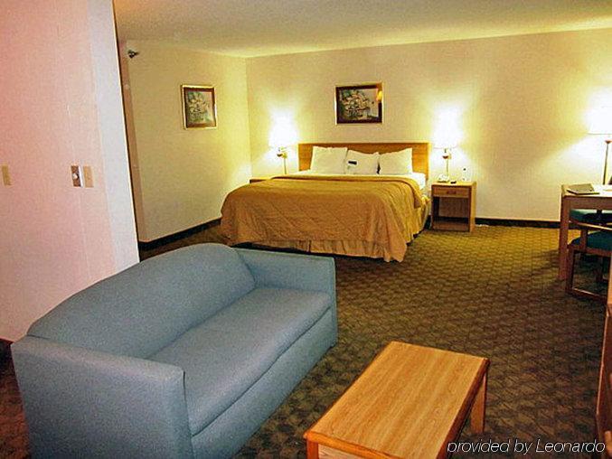 Motel 6-Metropolis, Il Luaran gambar