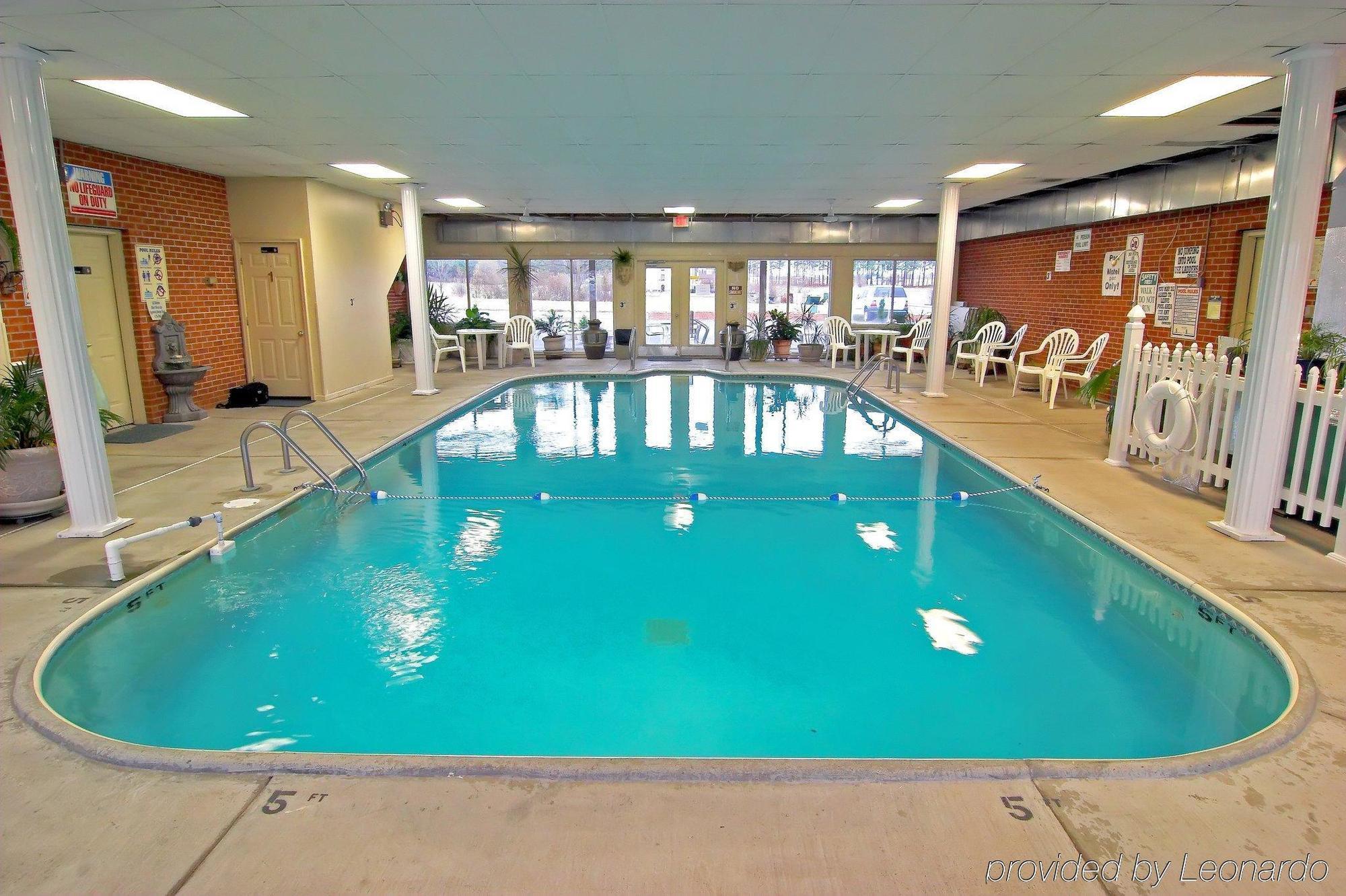 Motel 6-Metropolis, Il Luaran gambar