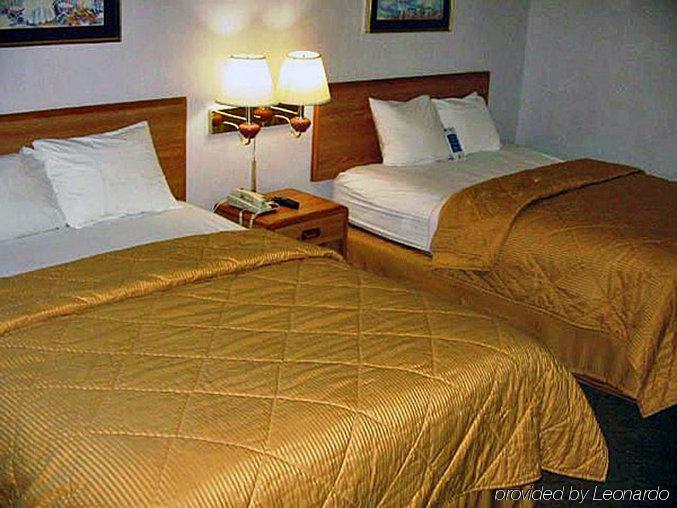 Motel 6-Metropolis, Il Luaran gambar