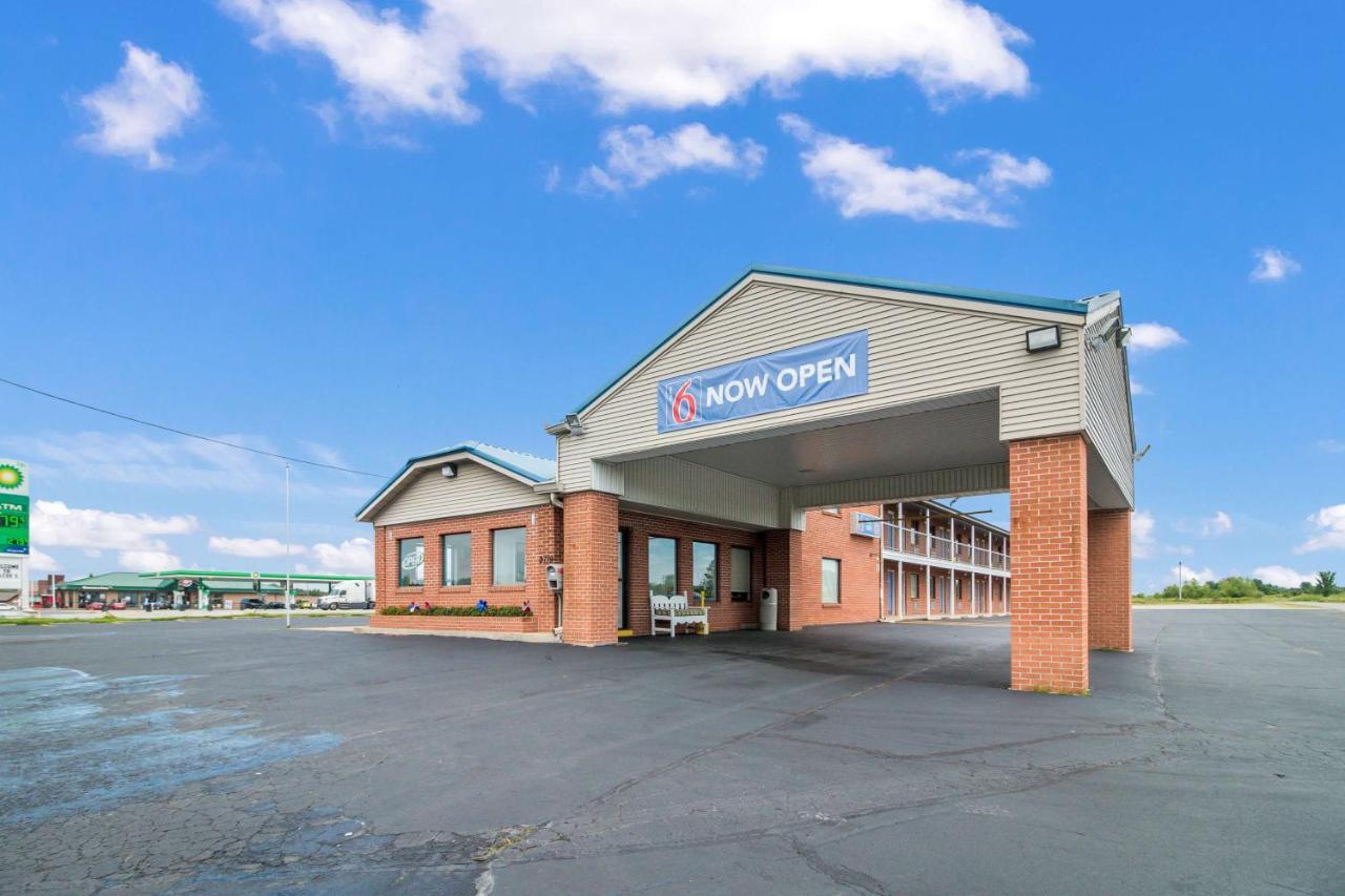 Motel 6-Metropolis, Il Luaran gambar